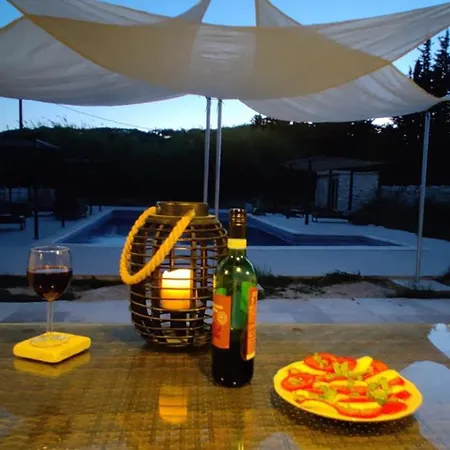 Luxueux 2 Pieces 50 M2, Calme, Terrasse, Parking Prive, Jardin, Pont Du Gard 10mn #5 *